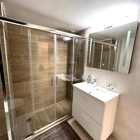 Luxury In Center 2