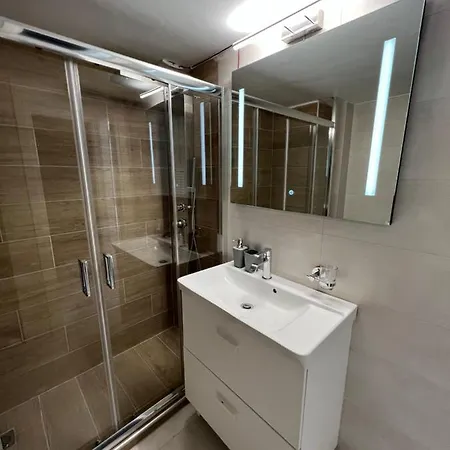 Luxury In Center 2 *